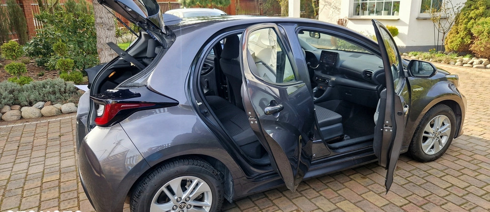 Toyota Yaris cena 71500 przebieg: 49000, rok produkcji 2021 z Warszawa małe 232